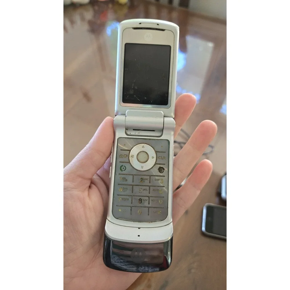 5 Phones Vintage Cell Phone‎ Lot iPhone 3G Razr V3 Motorola Backflip LG